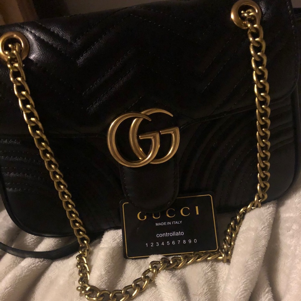 GUCCI Marmont Matelasse Chain Medium Bag